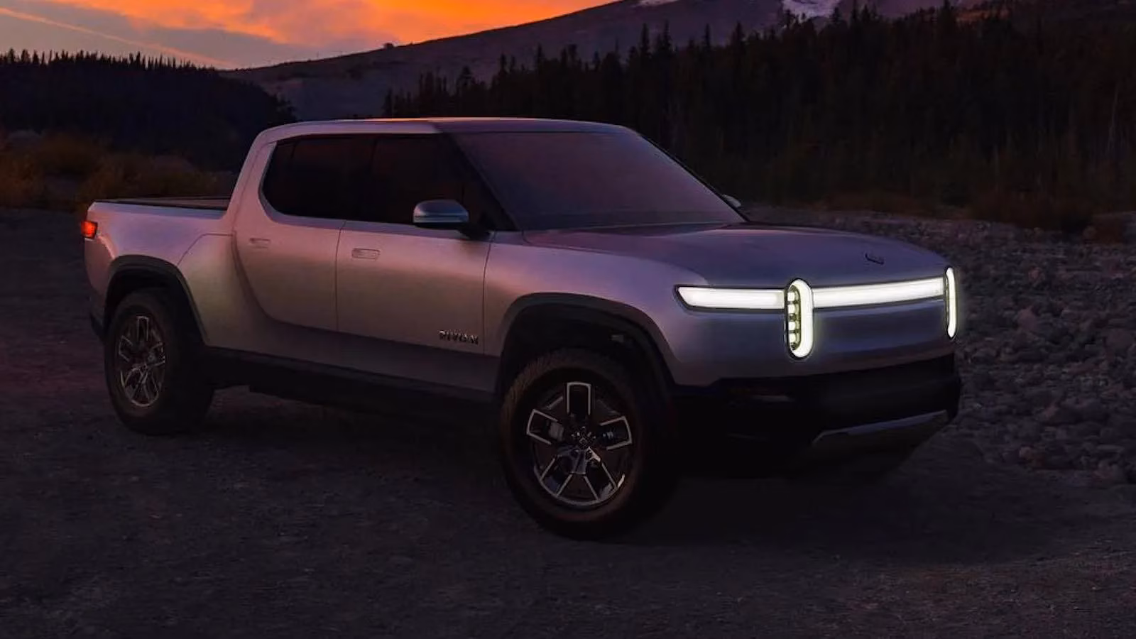 rivian-r1t-the-electric-truck-that-rewrote-the-pickup-playbook-image-0