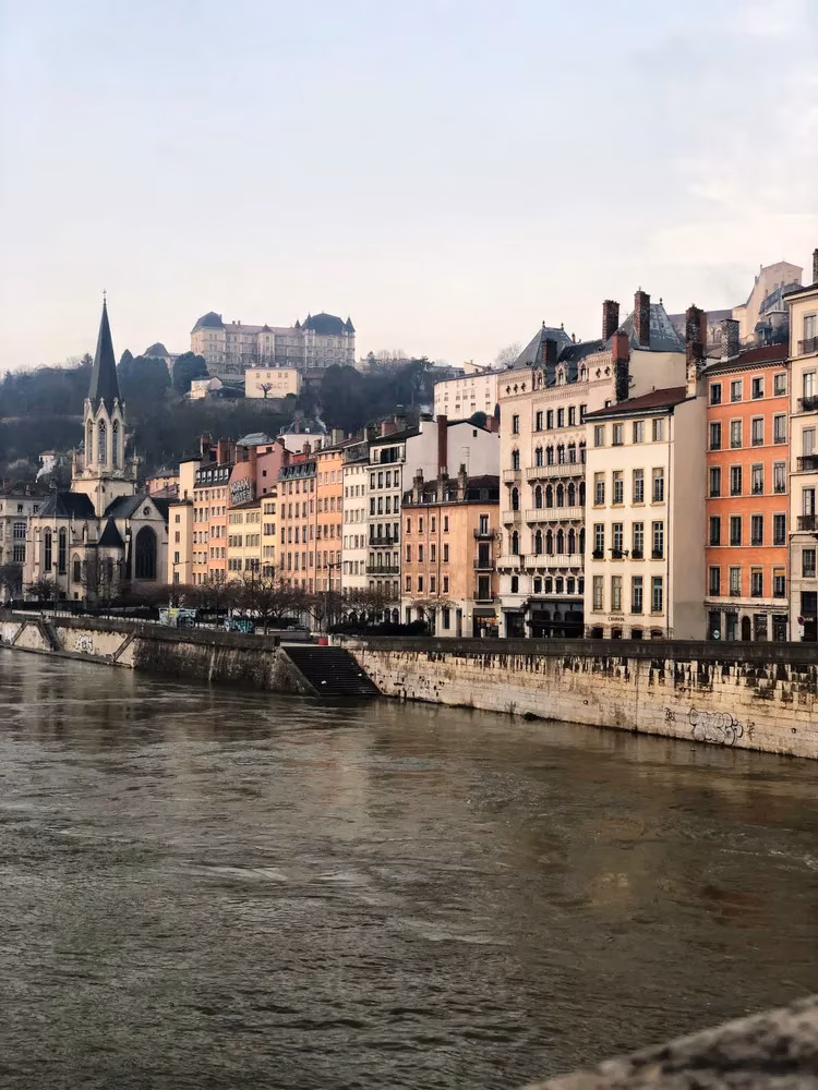 day-trips-from-paris-a-seasoned-wanderers-passage-through-time-and-terrain-image-5